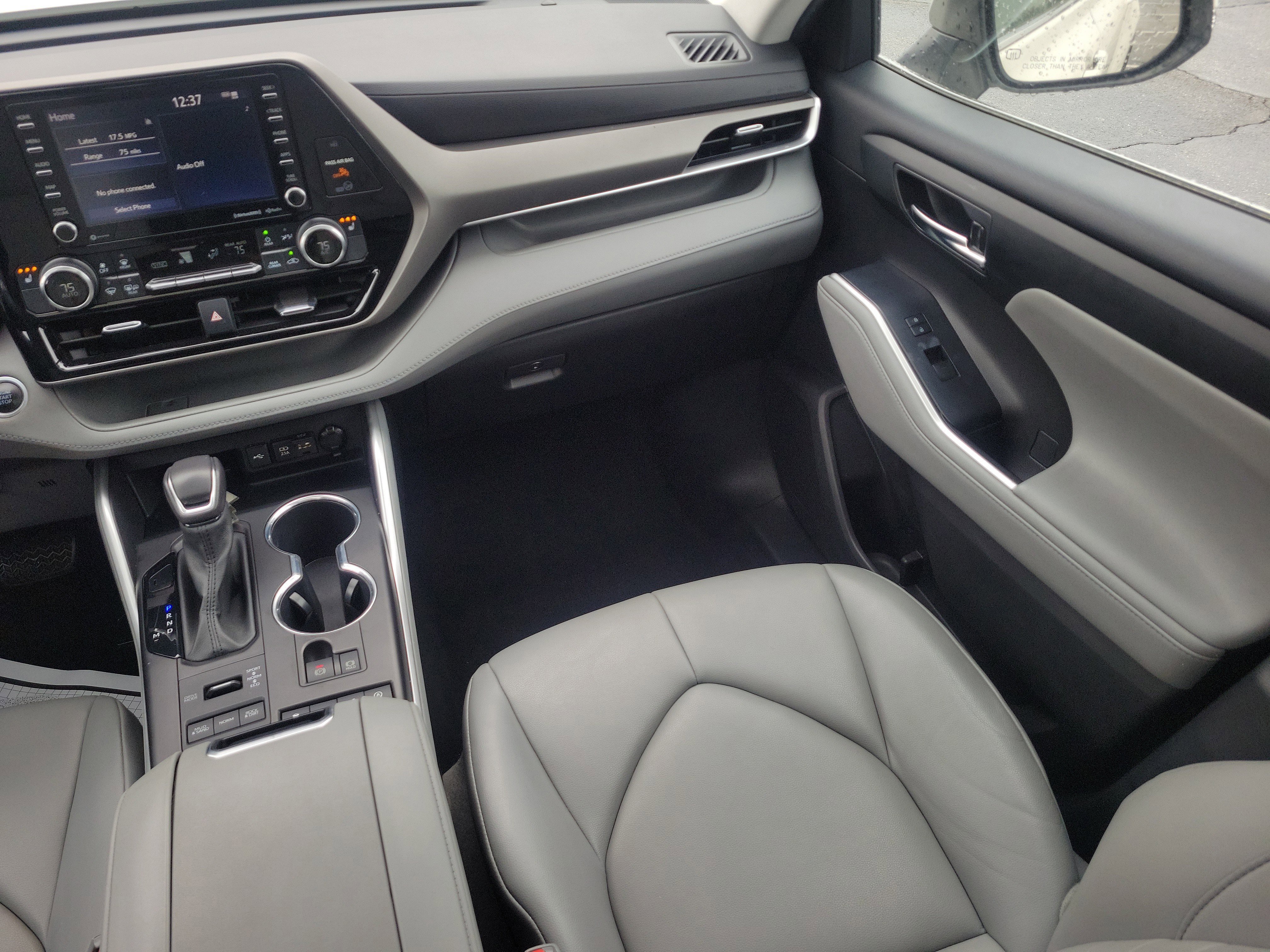 Used 2021 Toyota Highlander XLE image 16