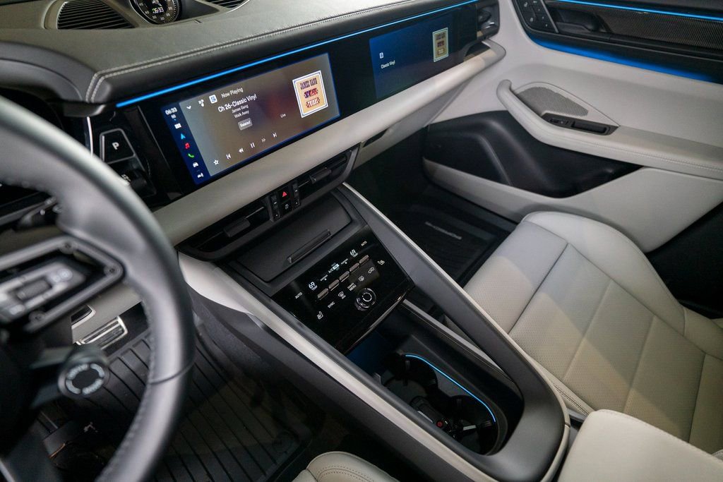 New 2025 Porsche Macan Turbo Electric AWD/4WD image 29