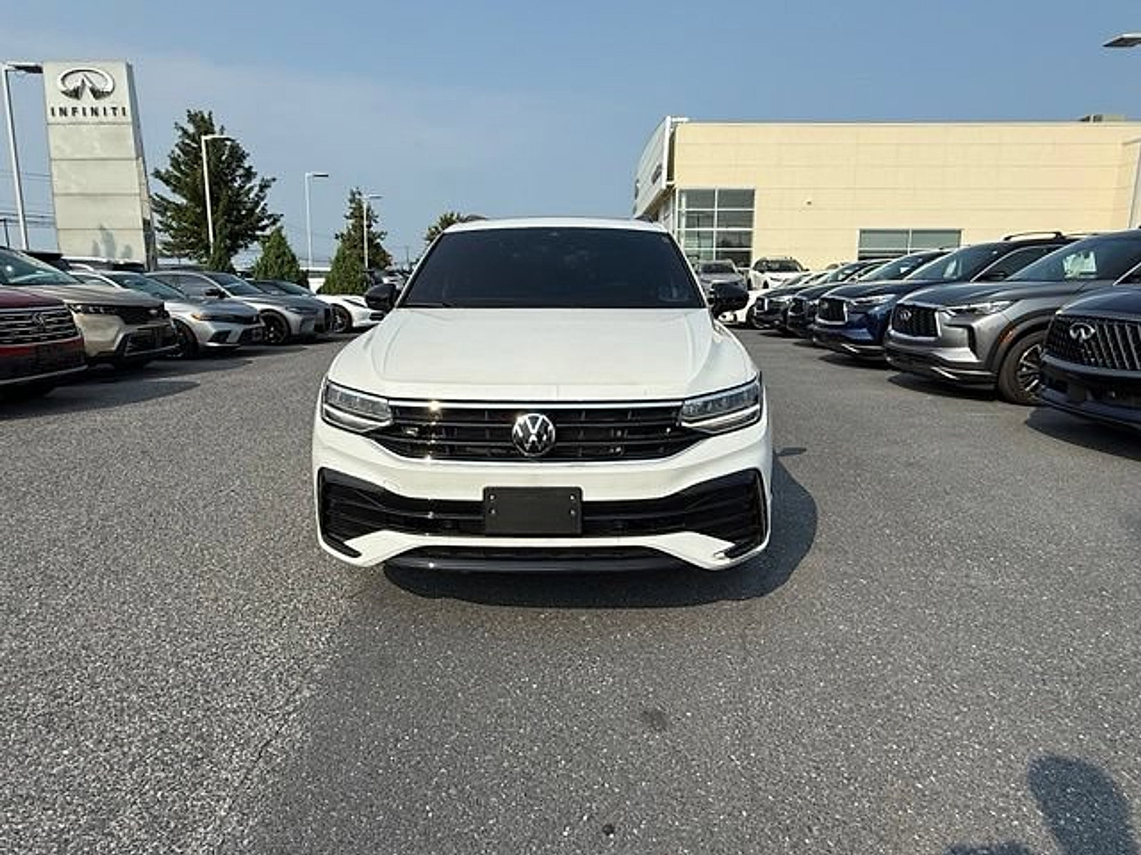Used 2024 Volkswagen Tiguan SE R-Line AWD/4WD image 3