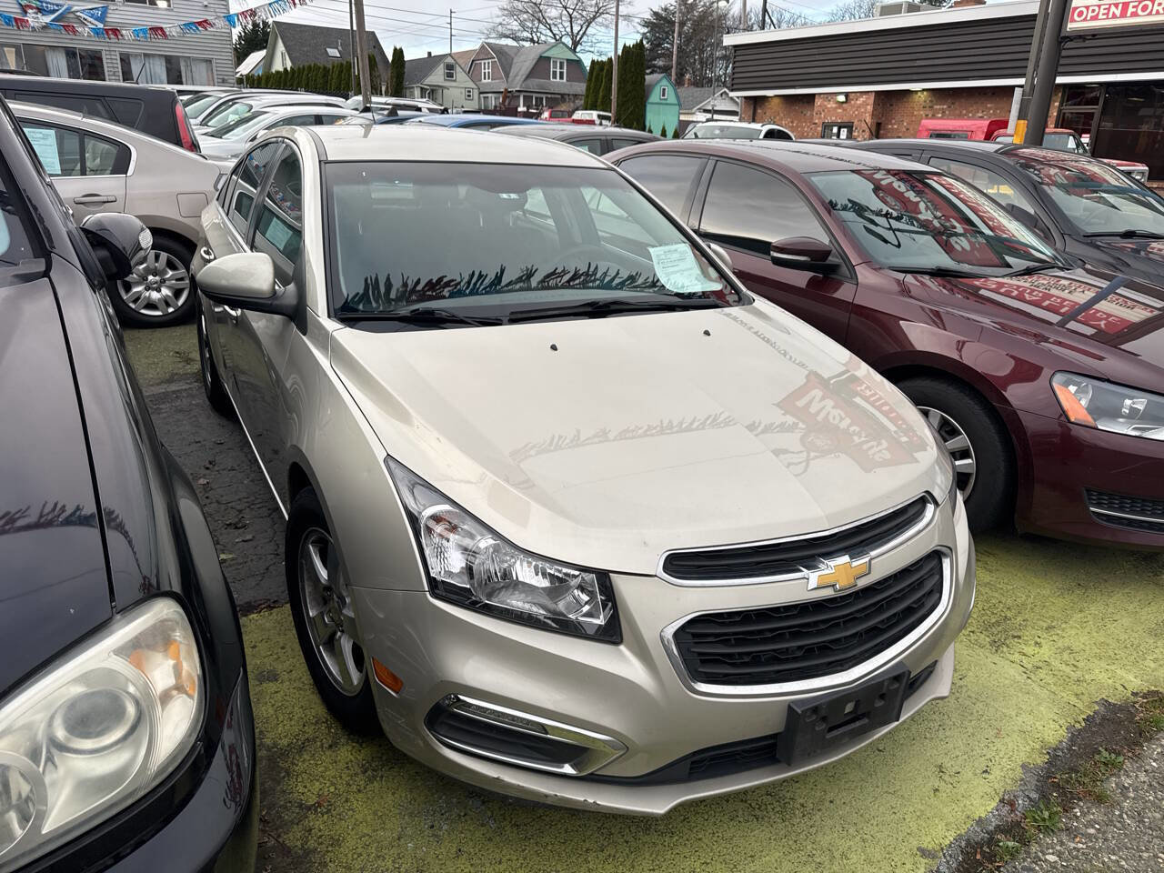 Used 2015 Chevrolet Cruze LT image 2