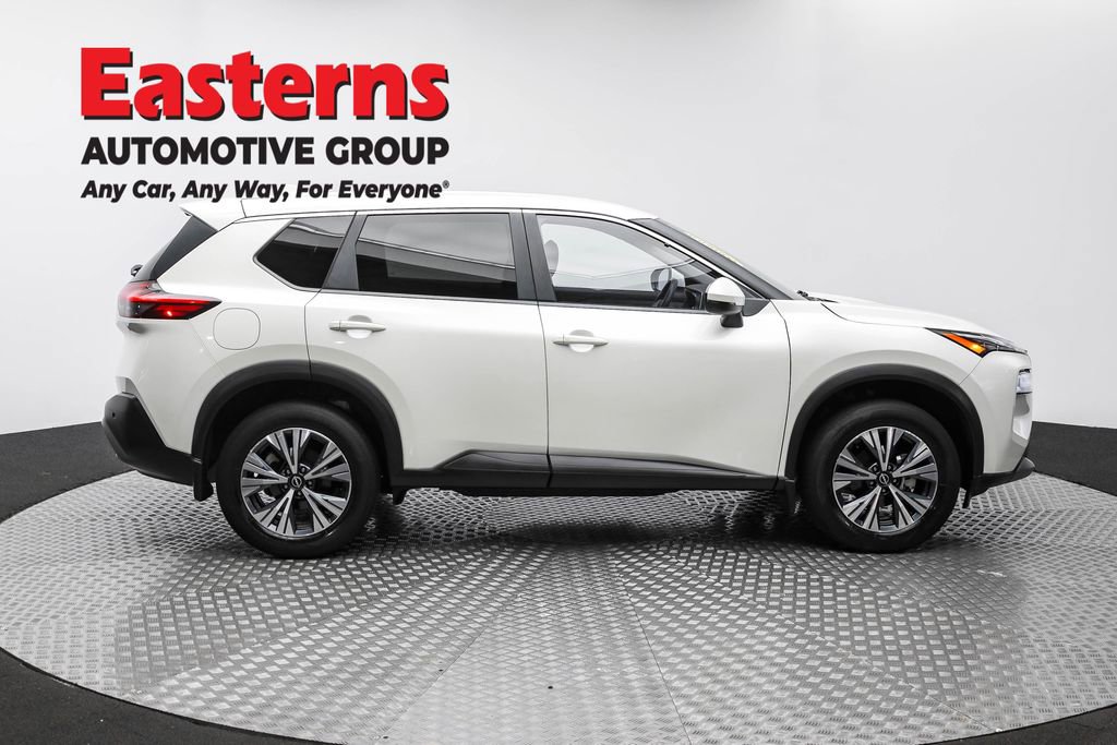 Used 2022 Nissan Rogue SV image 4