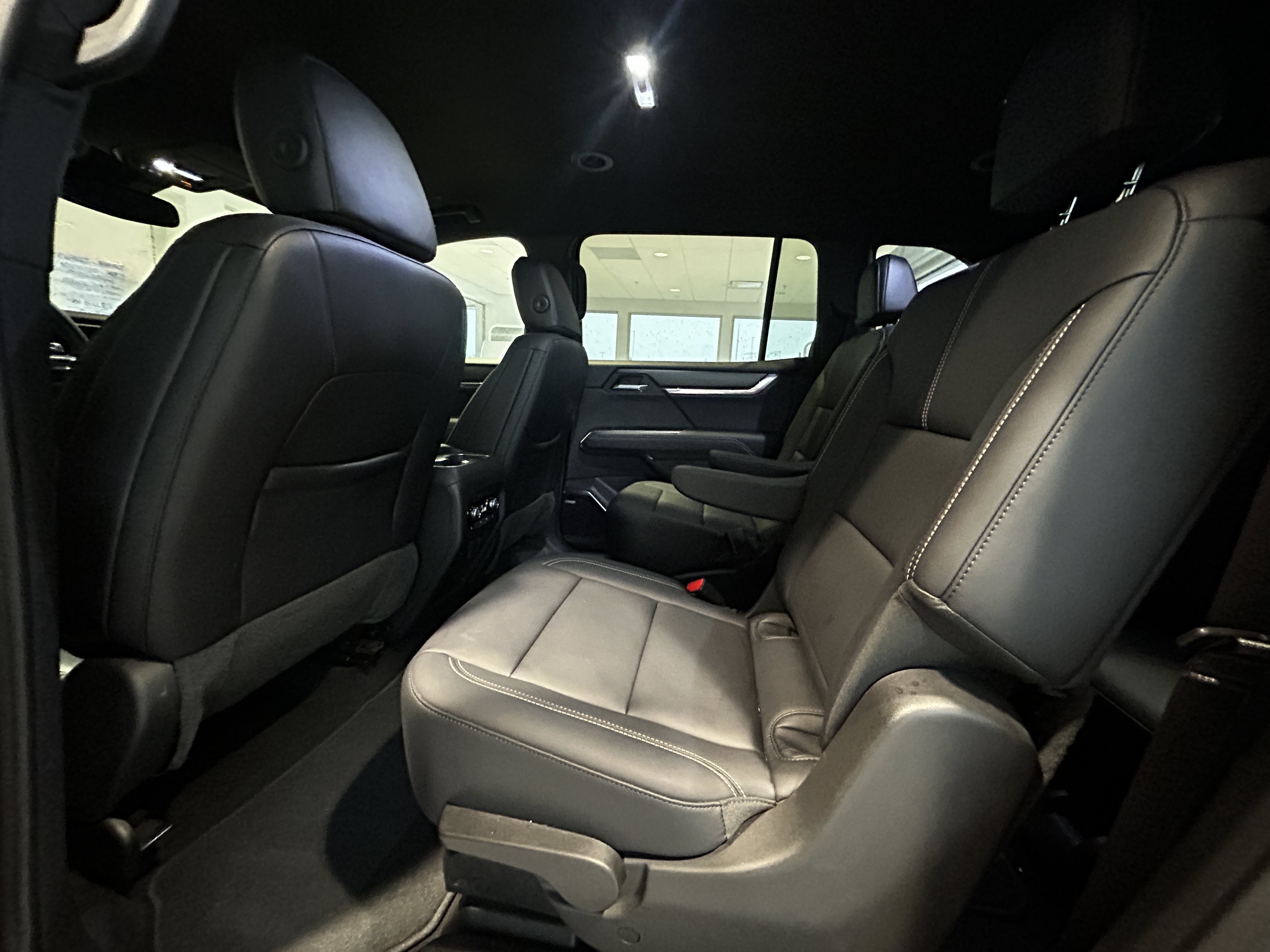 Used 2024 GMC Acadia Elevation w/ Luxury Package FWD image 17