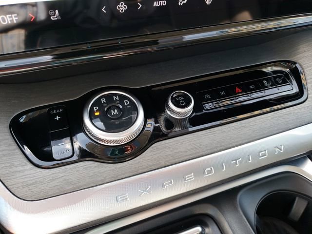 Used 2025 Ford Expedition Max Platinum image 27