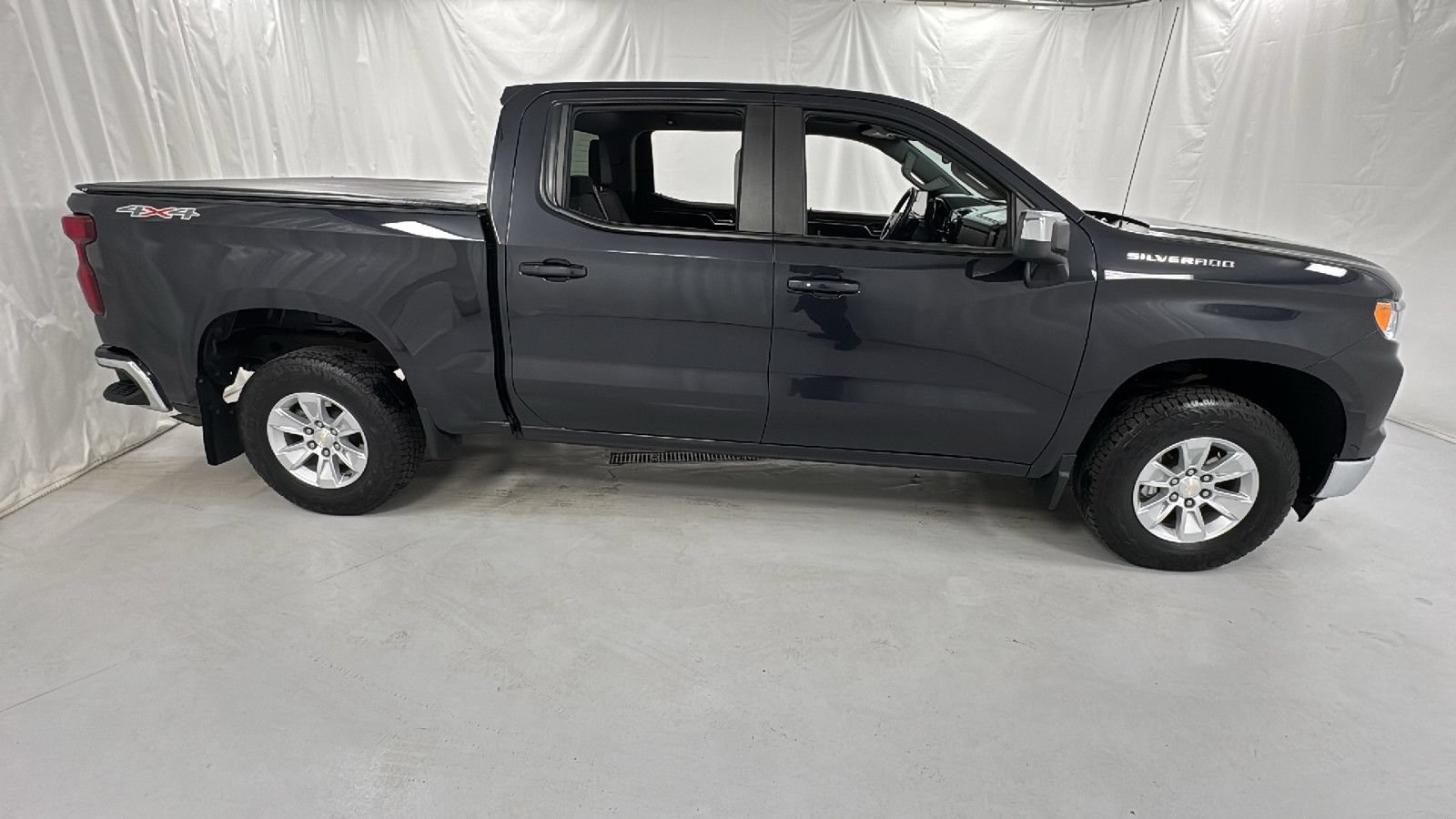 Used 2022 Chevrolet Silverado 1500 LT AWD/4WD image 2