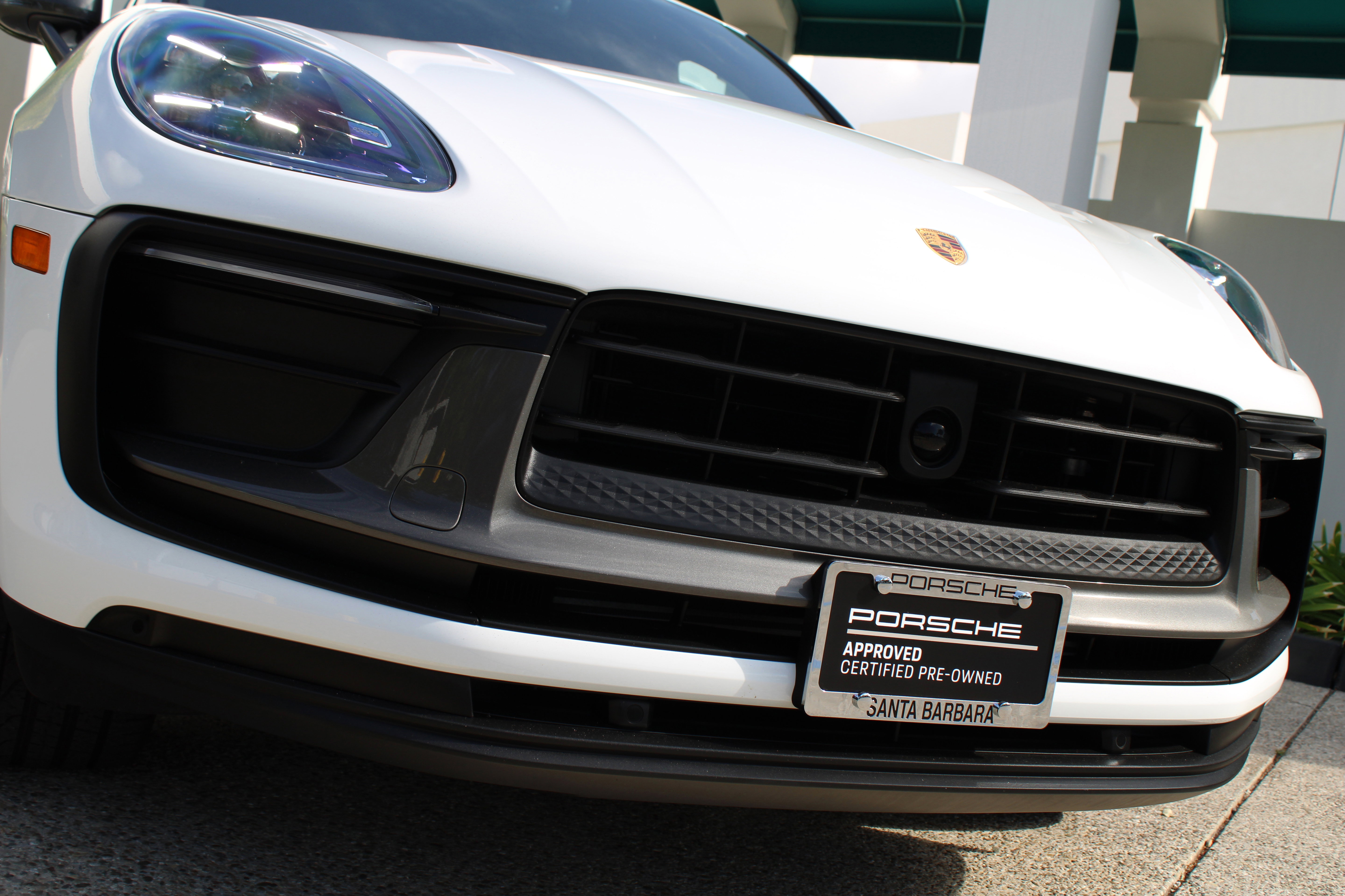 Certified 2025 Porsche Macan Turbo image 12