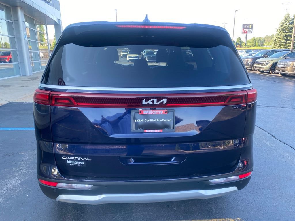 Used 2024 Kia Carnival LX FWD image 10