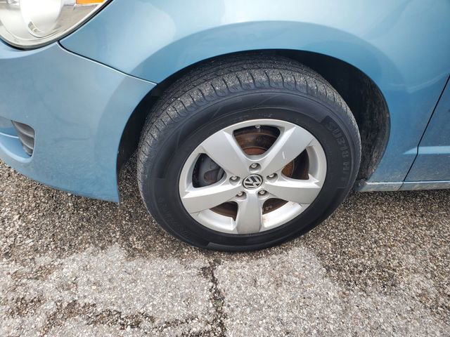 Used 2010 Volkswagen Routan SE image 8