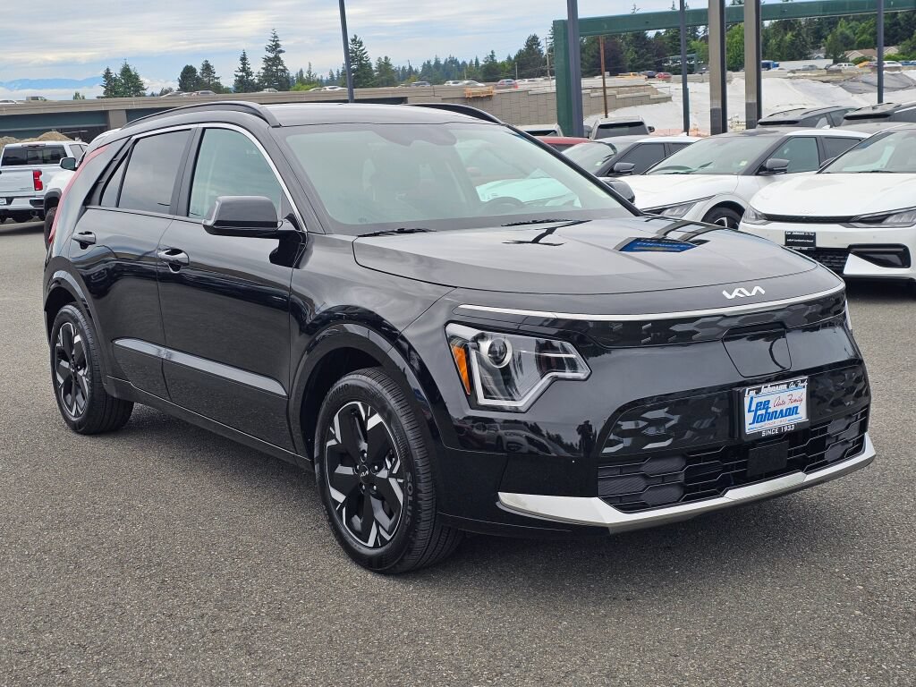 Certified 2025 Kia Niro Wind FWD image 3