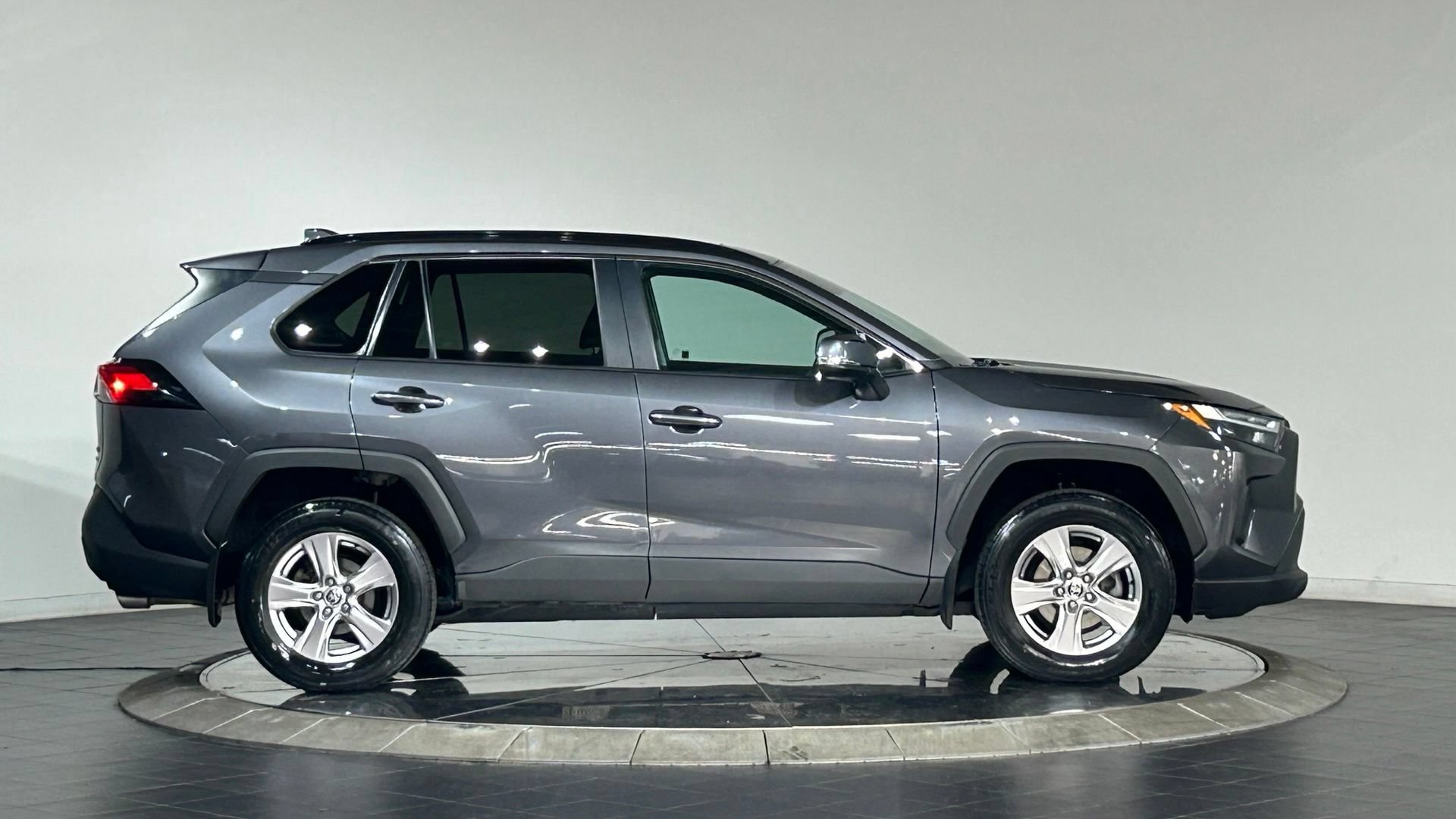 Used 2022 Toyota RAV4 XLE w/ Convenience Package AWD/4WD image 11