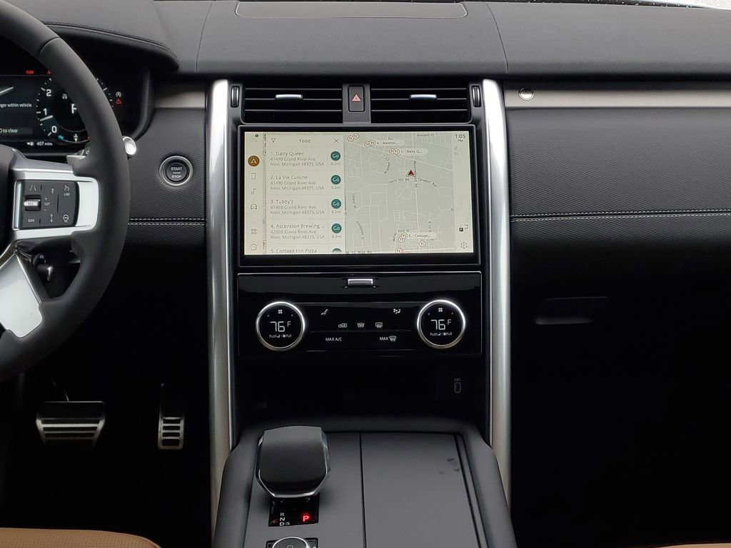 New 2026 Land Rover Discovery Dynamic SE image 26