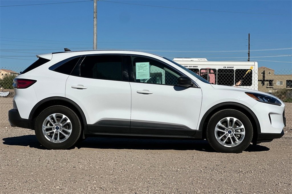 Used 2022 Ford Escape SE image 3