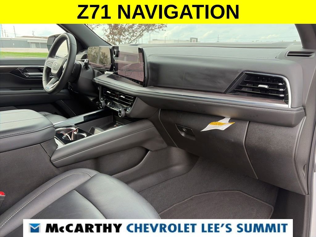 Used 2025 Chevrolet Suburban Z71 AWD/4WD image 32