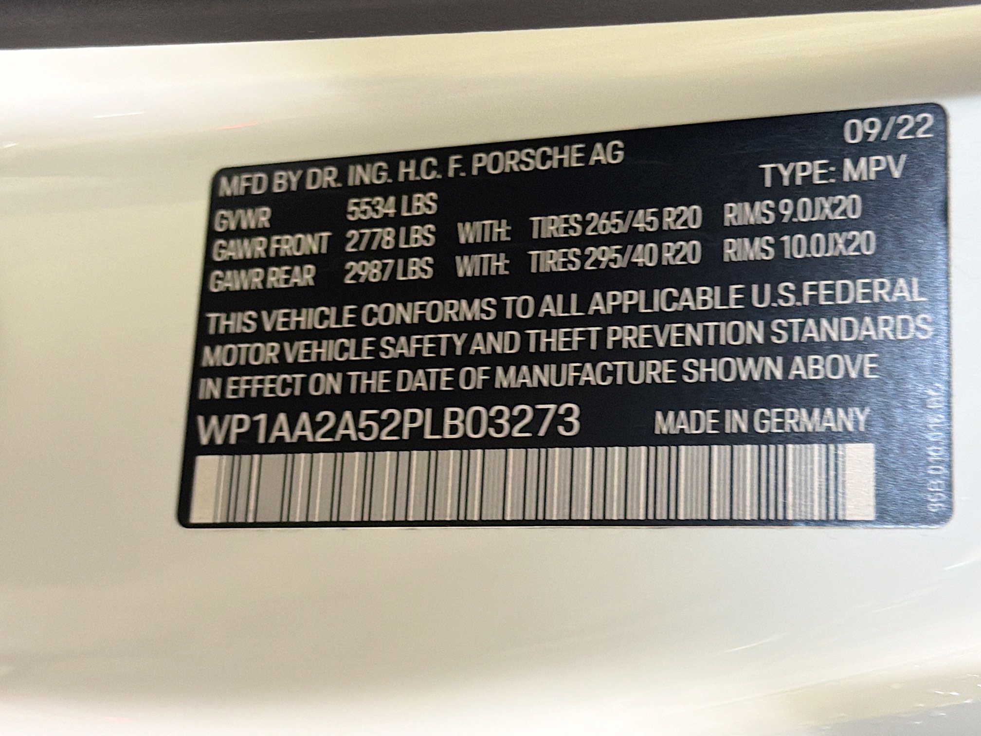 Certified 2023 Porsche Macan AWD/4WD image 44