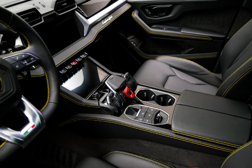 Used 2025 Lamborghini Urus SE AWD/4WD image 23