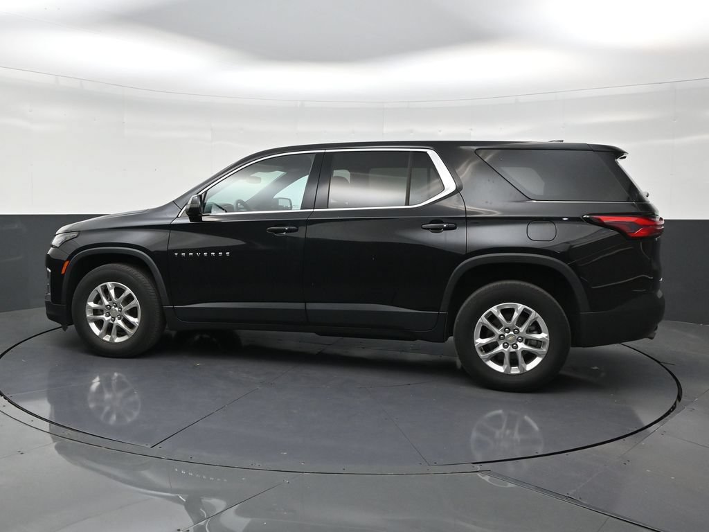 Used 2023 Chevrolet Traverse LS FWD image 2
