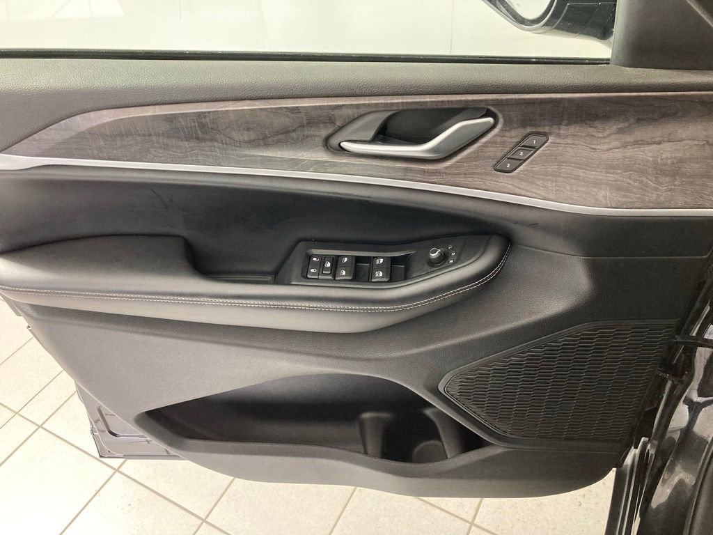 Used 2023 Jeep Grand Cherokee Limited image 15