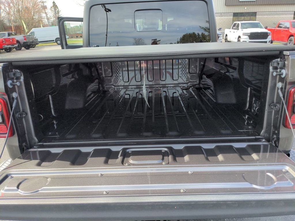 New 2025 Jeep Gladiator Willys image 23