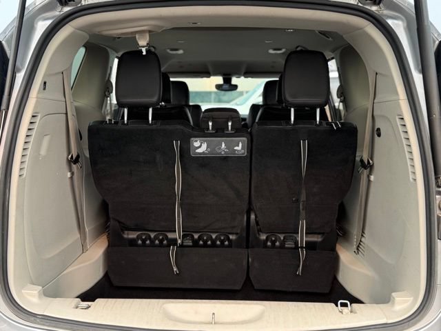 Used 2019 Chrysler Pacifica Touring-L FWD image 18