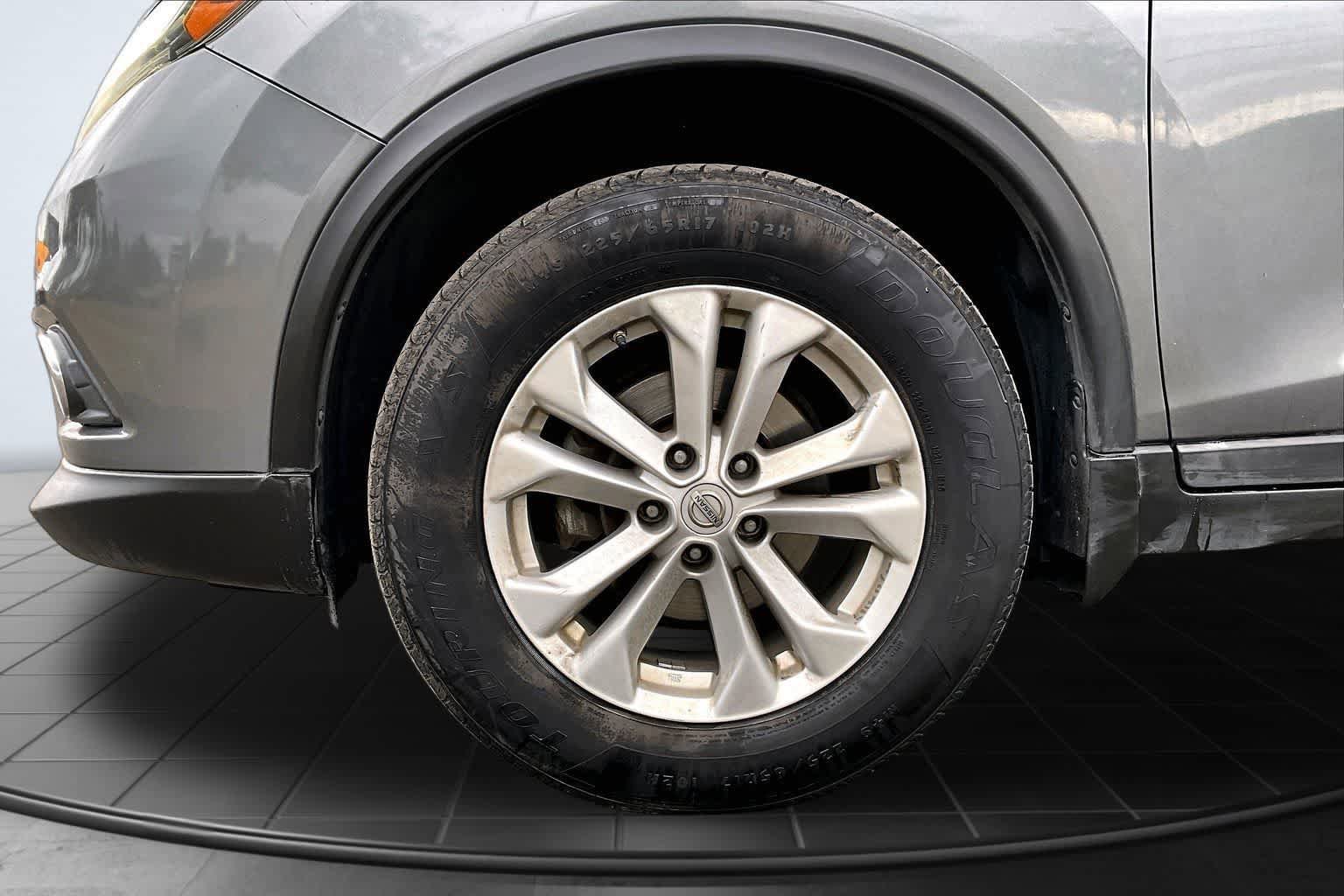 Used 2015 Nissan Rogue SV w/ SV Premium Package AWD/4WD image 8