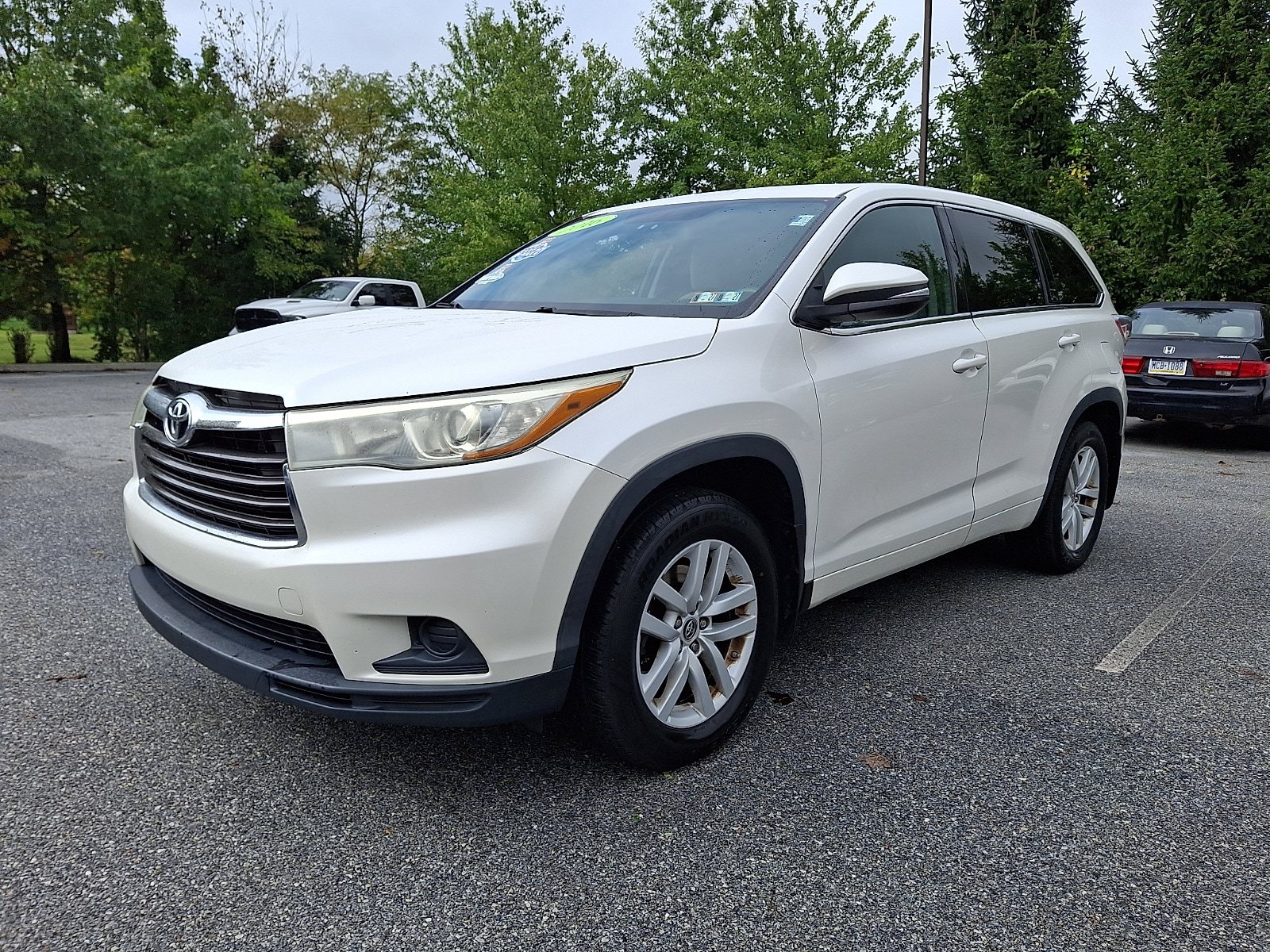 Used 2016 Toyota Highlander LE AWD/4WD image 3