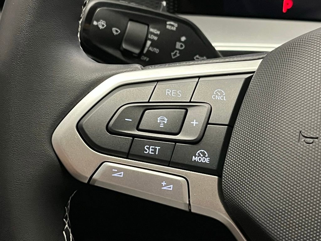 New 2025 Volkswagen Tiguan SE R-Line image 26