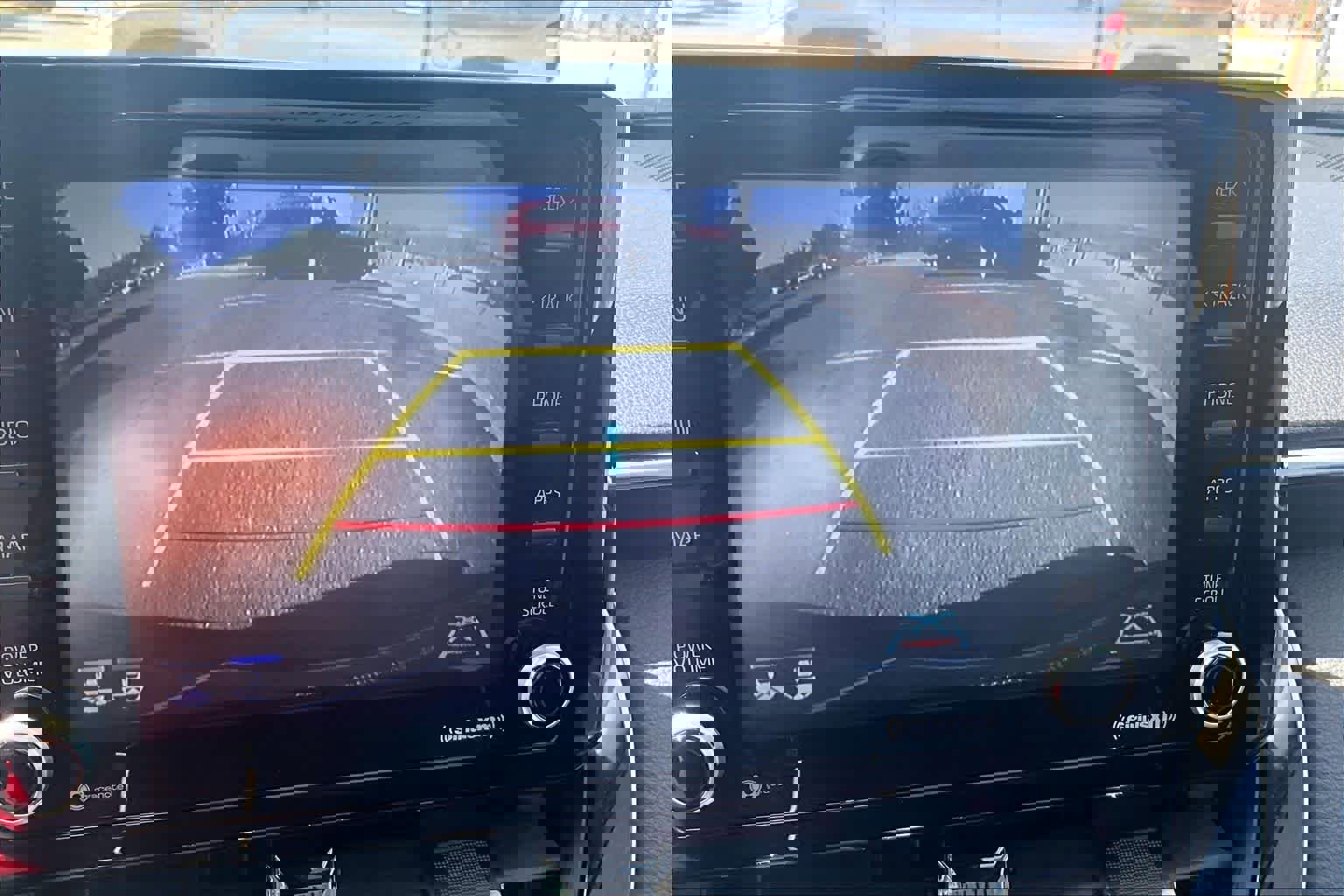 Used 2022 Toyota Corolla Cross XLE w/ Convenience Package image 29