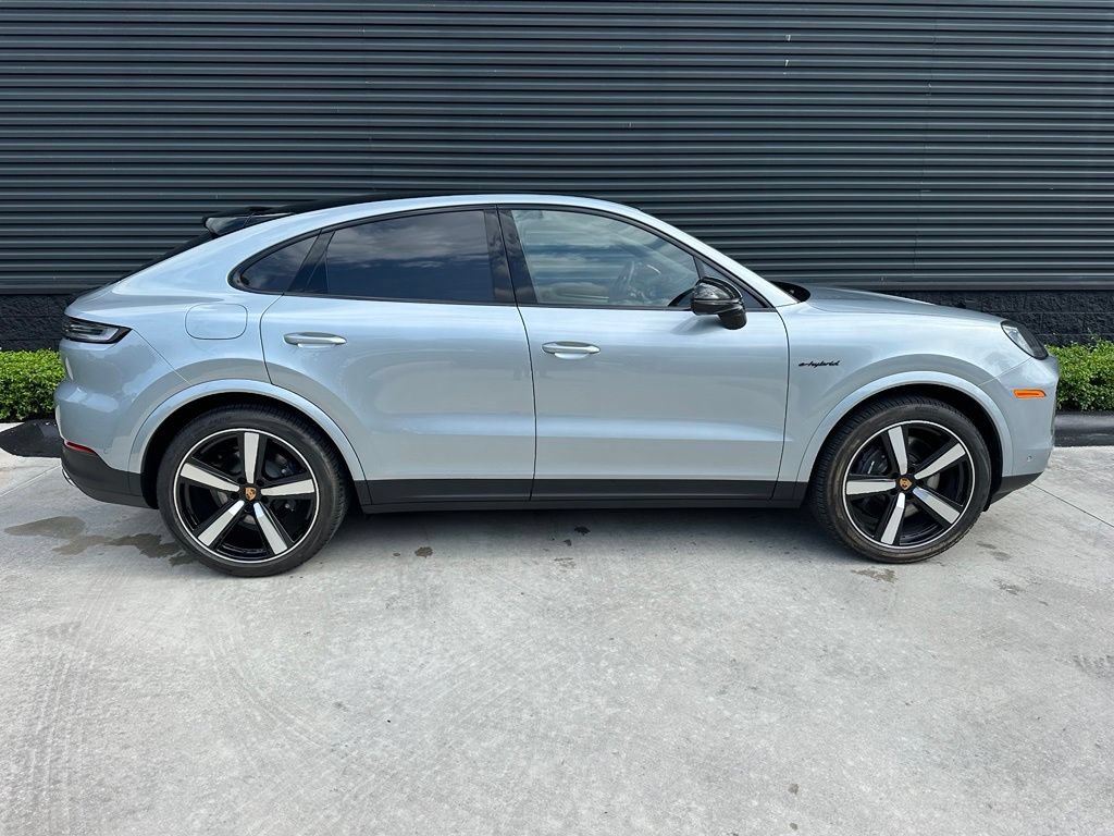 Certified 2026 Porsche Cayenne E-Hybrid Coupe AWD/4WD image 11