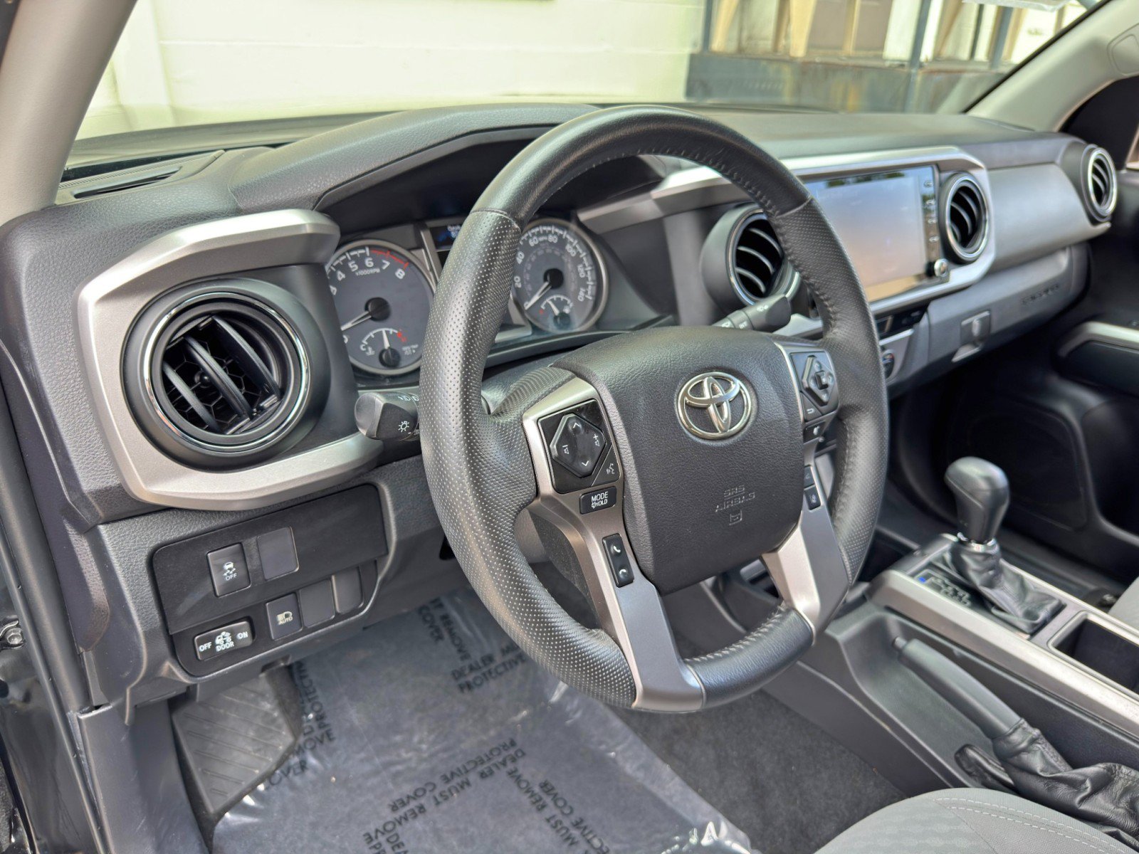 Used 2022 Toyota Tacoma SR5 RWD image 12