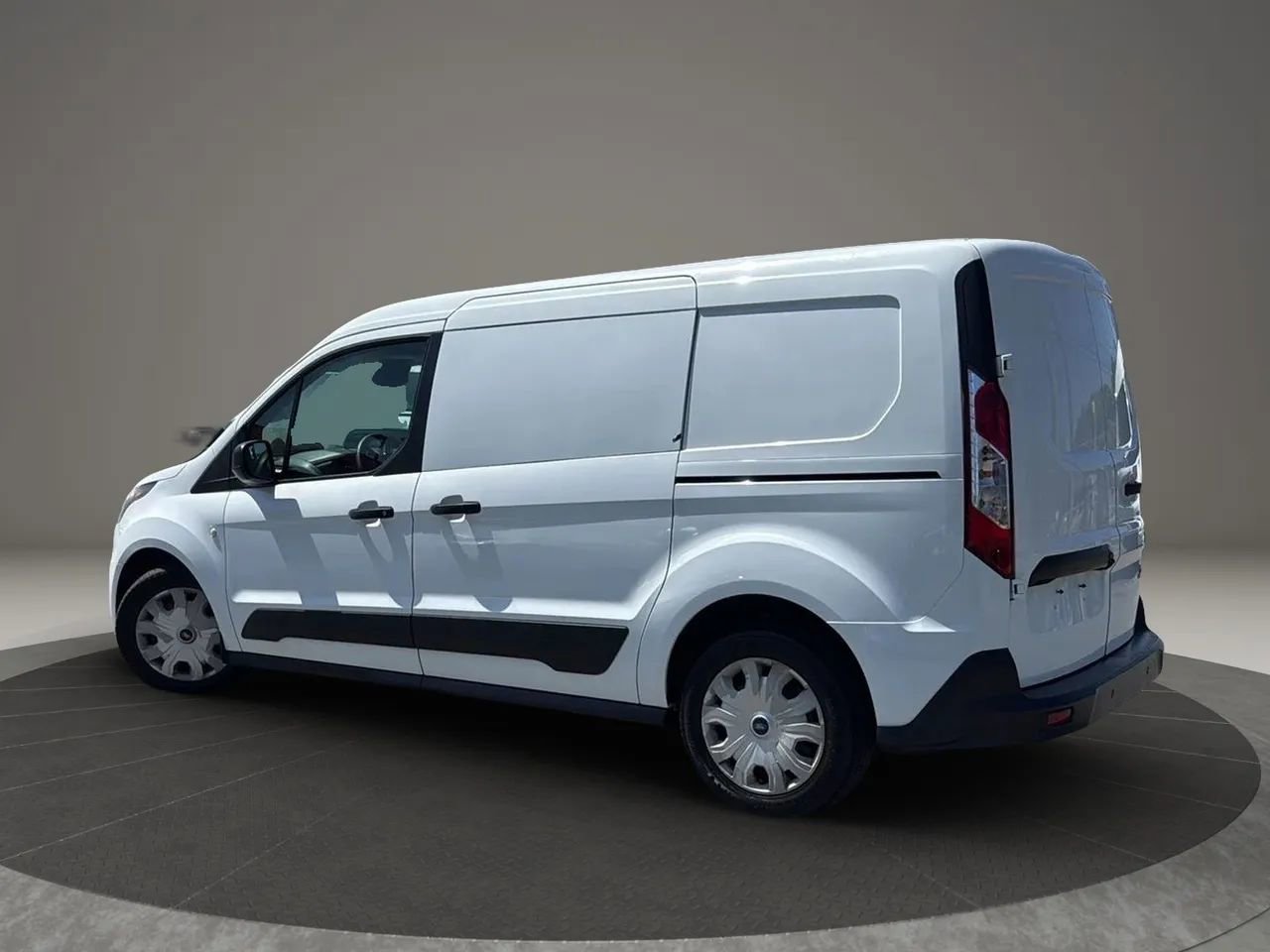 Used 2020 Ford Transit Connect XLT image 4