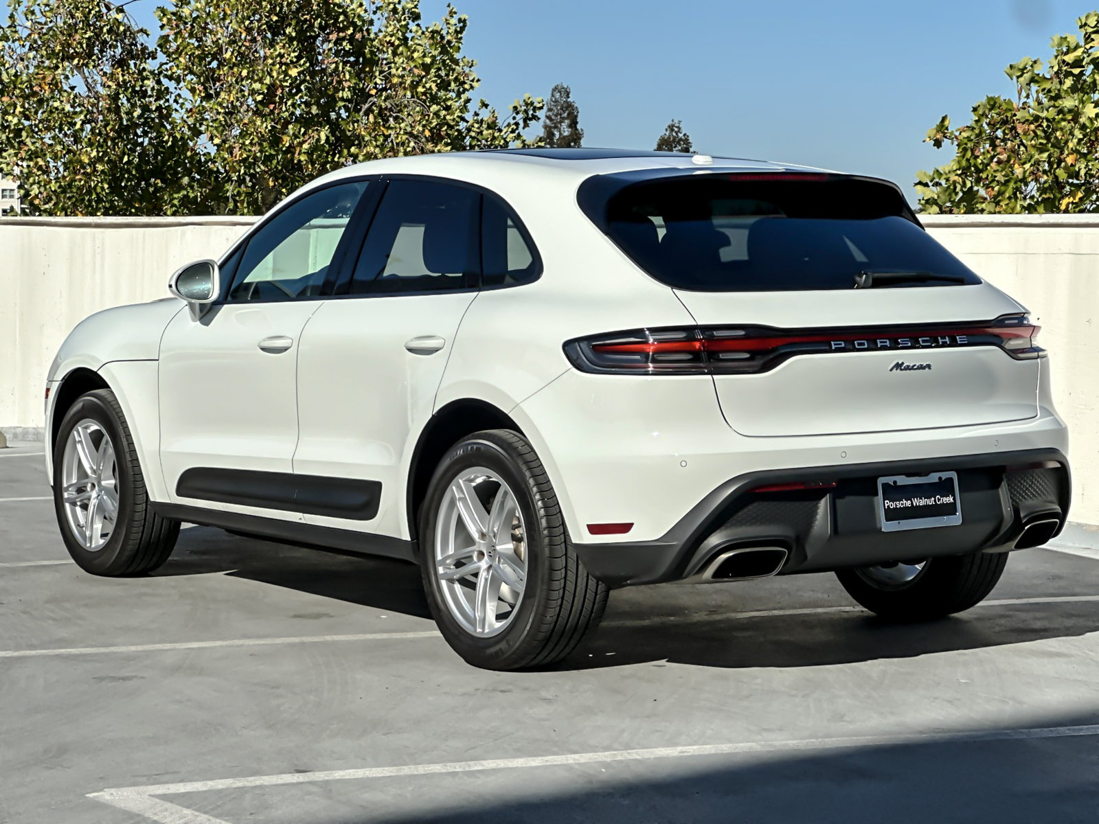 Certified 2026 Porsche Macan AWD/4WD image 4