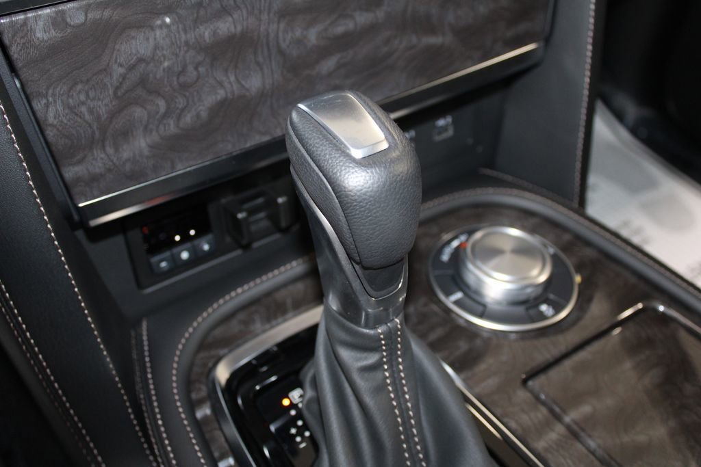 Used 2024 Nissan Armada Platinum w/ Captain's Chairs Package image 59