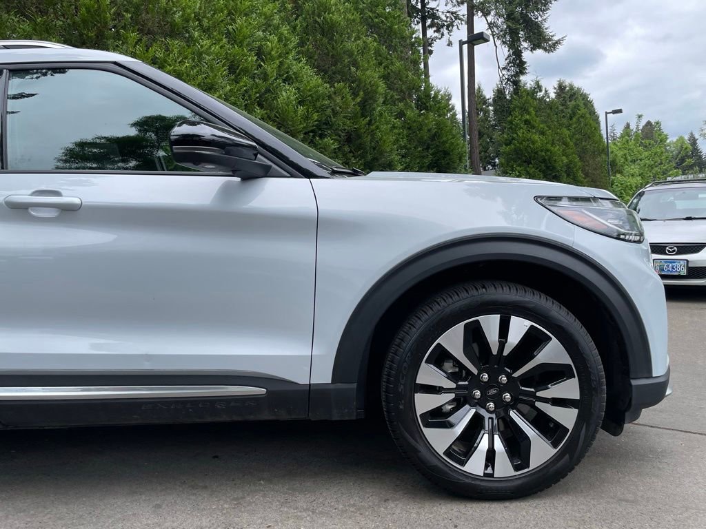 Used 2025 Ford Explorer Platinum w/ LUX Leather Package AWD/4WD image 2