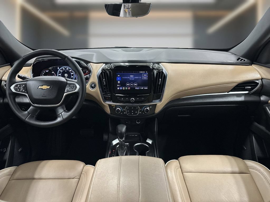 Used 2023 Chevrolet Traverse Premier FWD image 18
