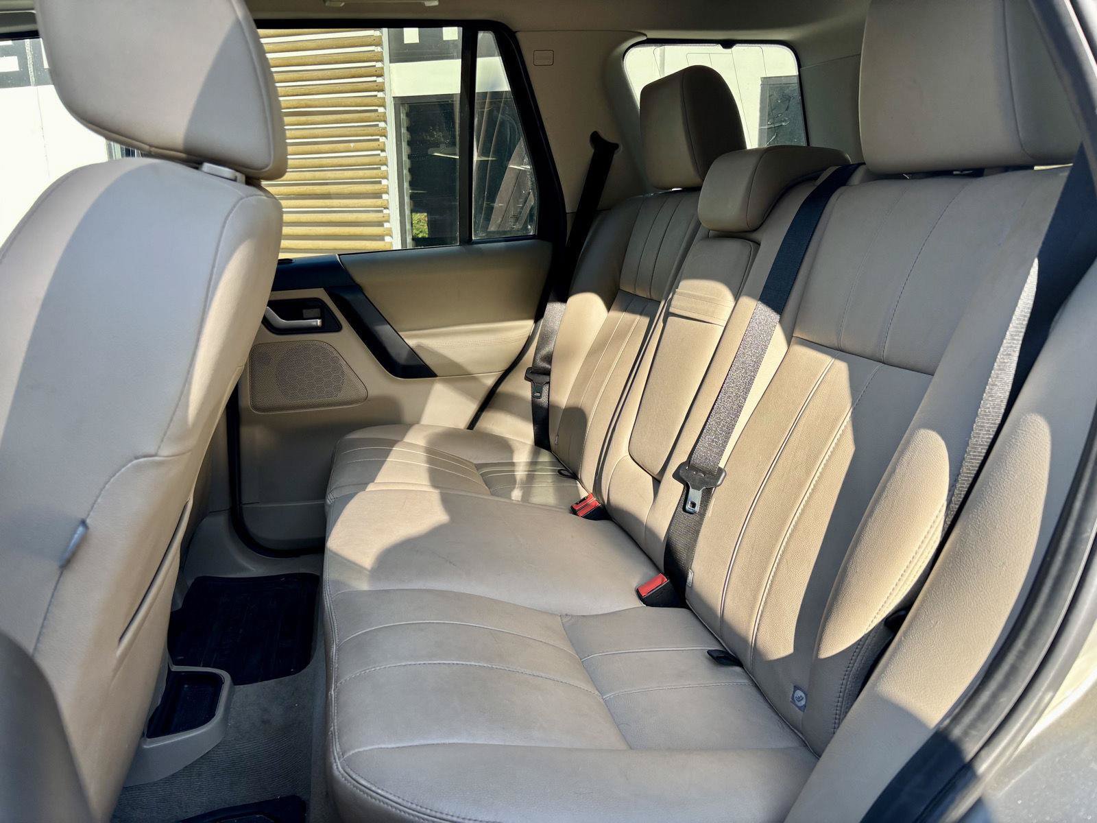 Used 2011 Land Rover LR2 HSE AWD/4WD image 8