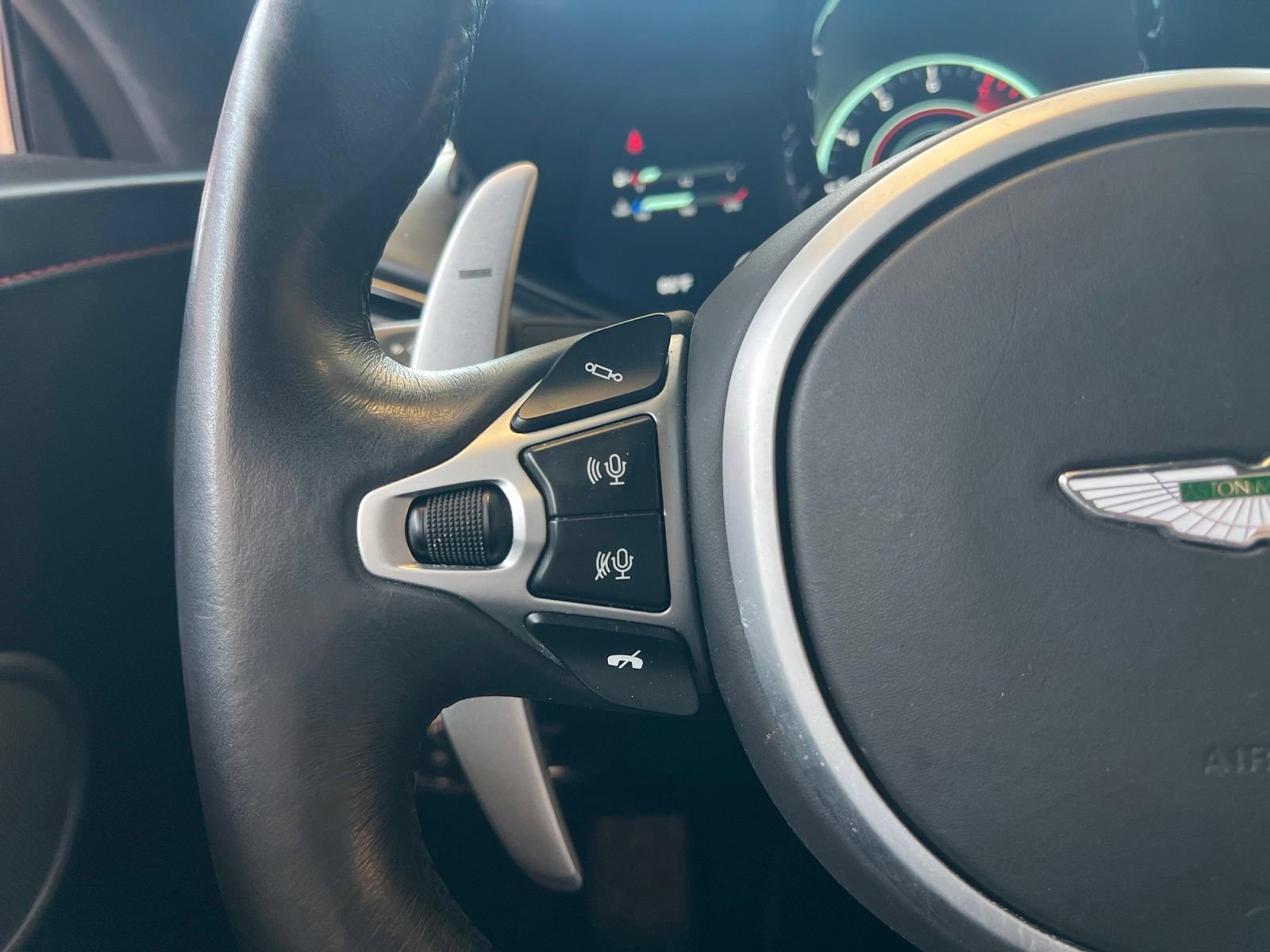 Used 2021 Aston Martin V8 Vantage Roadster RWD image 24