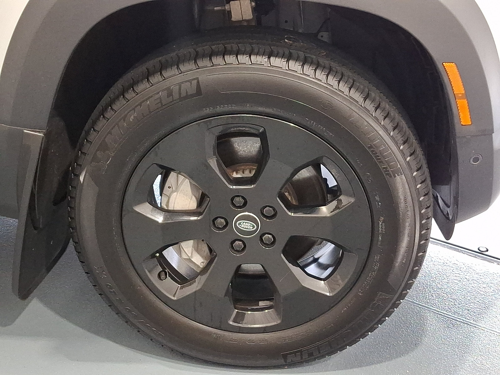 Certified 2023 Land Rover Defender 110 SE AWD/4WD image 7