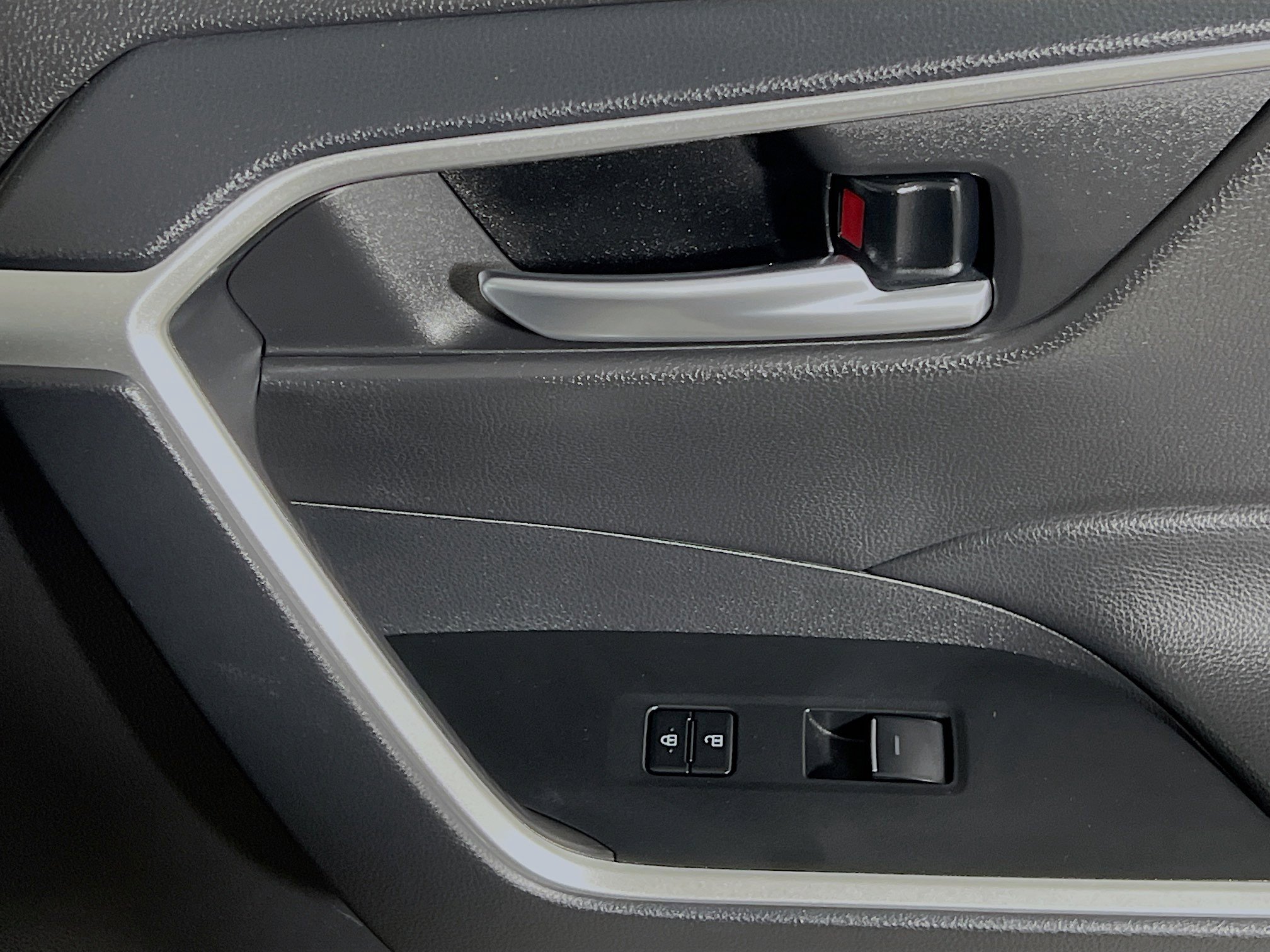 Used 2025 Toyota RAV4 XLE image 32