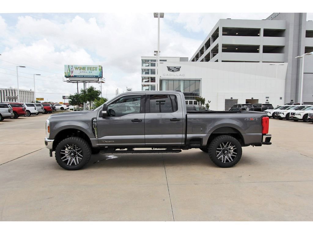 Used 2024 Ford F250 XLT image 3