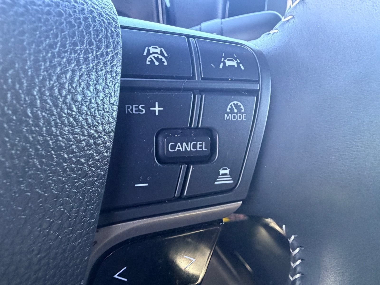 Used 2025 Toyota Camry SE w/ Convenience Package FWD image 22