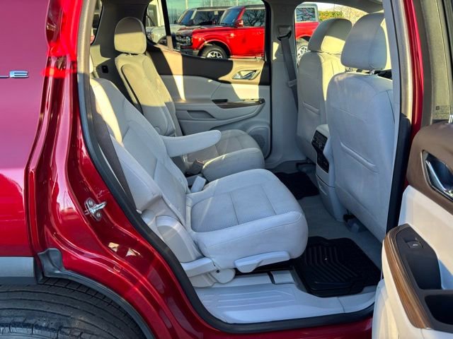 Used 2023 GMC Acadia SLE w/ Driver Convenience Package image 29