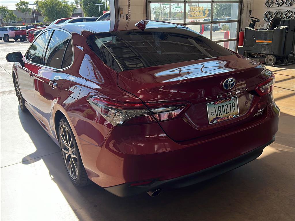 Used 2021 Toyota Camry XLE FWD image 3