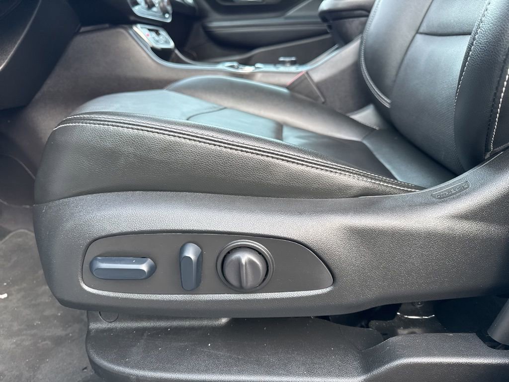 Used 2024 GMC Terrain SLT image 18