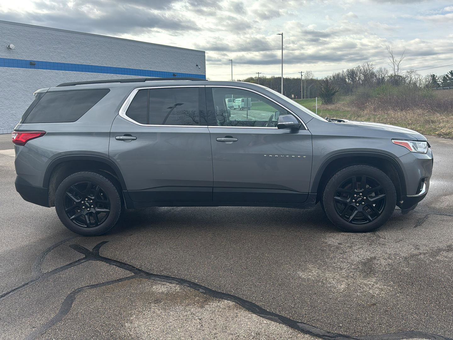 Used 2020 Chevrolet Traverse LT w/ LPO, Black Accent Package image 7