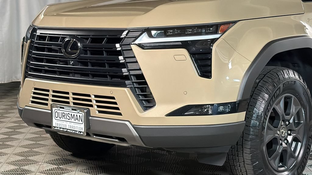 Used 2024 Lexus GX 550 AWD/4WD image 3