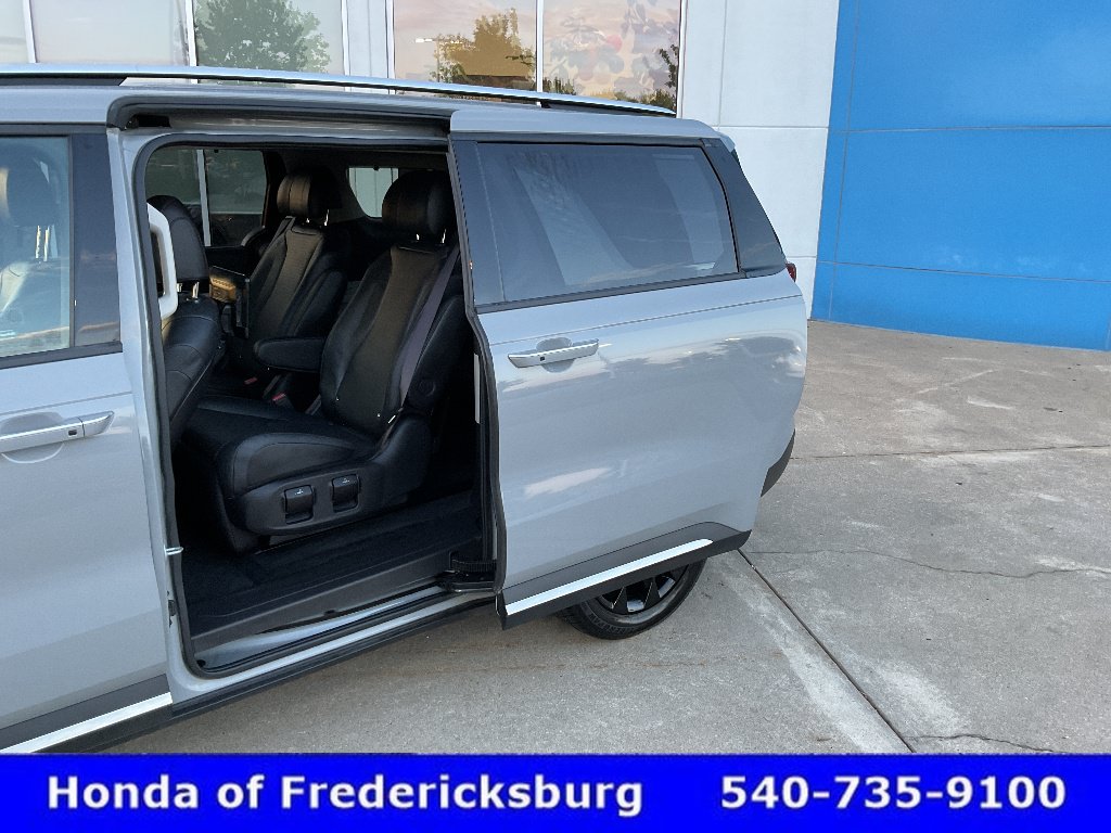 Used 2023 Kia Carnival SX Prestige FWD image 19