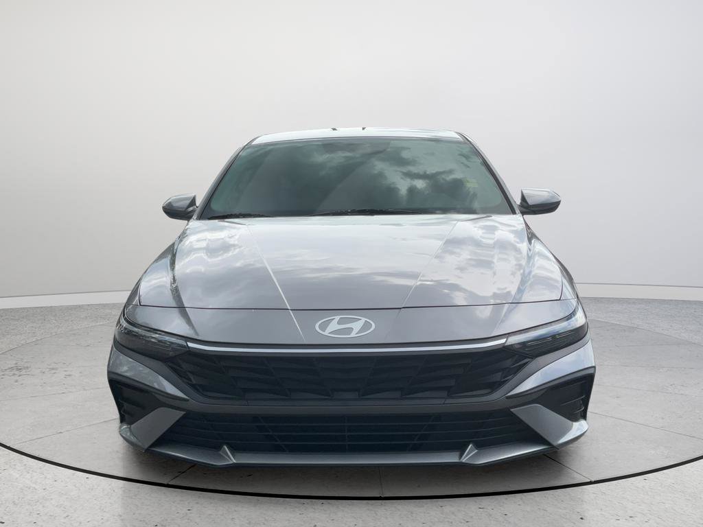 Used 2024 Hyundai Elantra SE FWD image 4