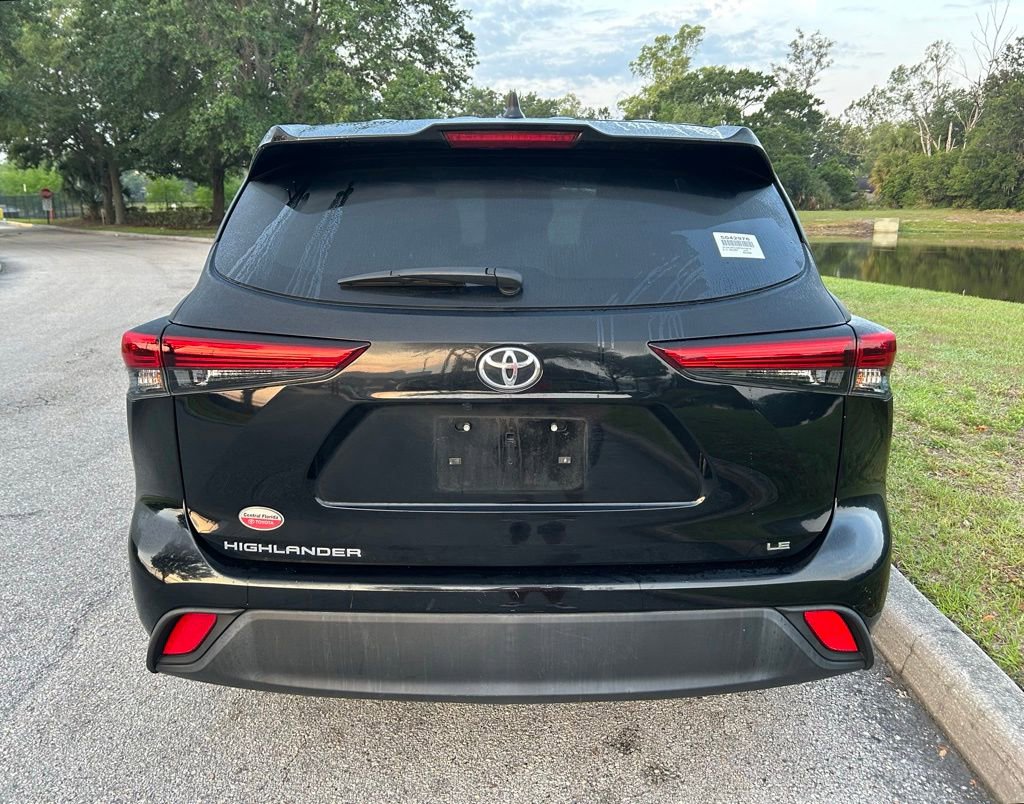 Used 2023 Toyota Highlander LE FWD image 5