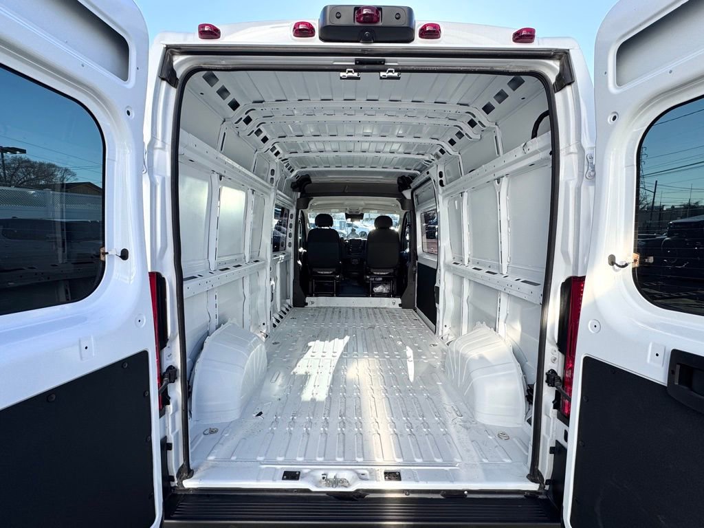New 2025 RAM ProMaster 2500 w/ Crew Van Package FWD image 7