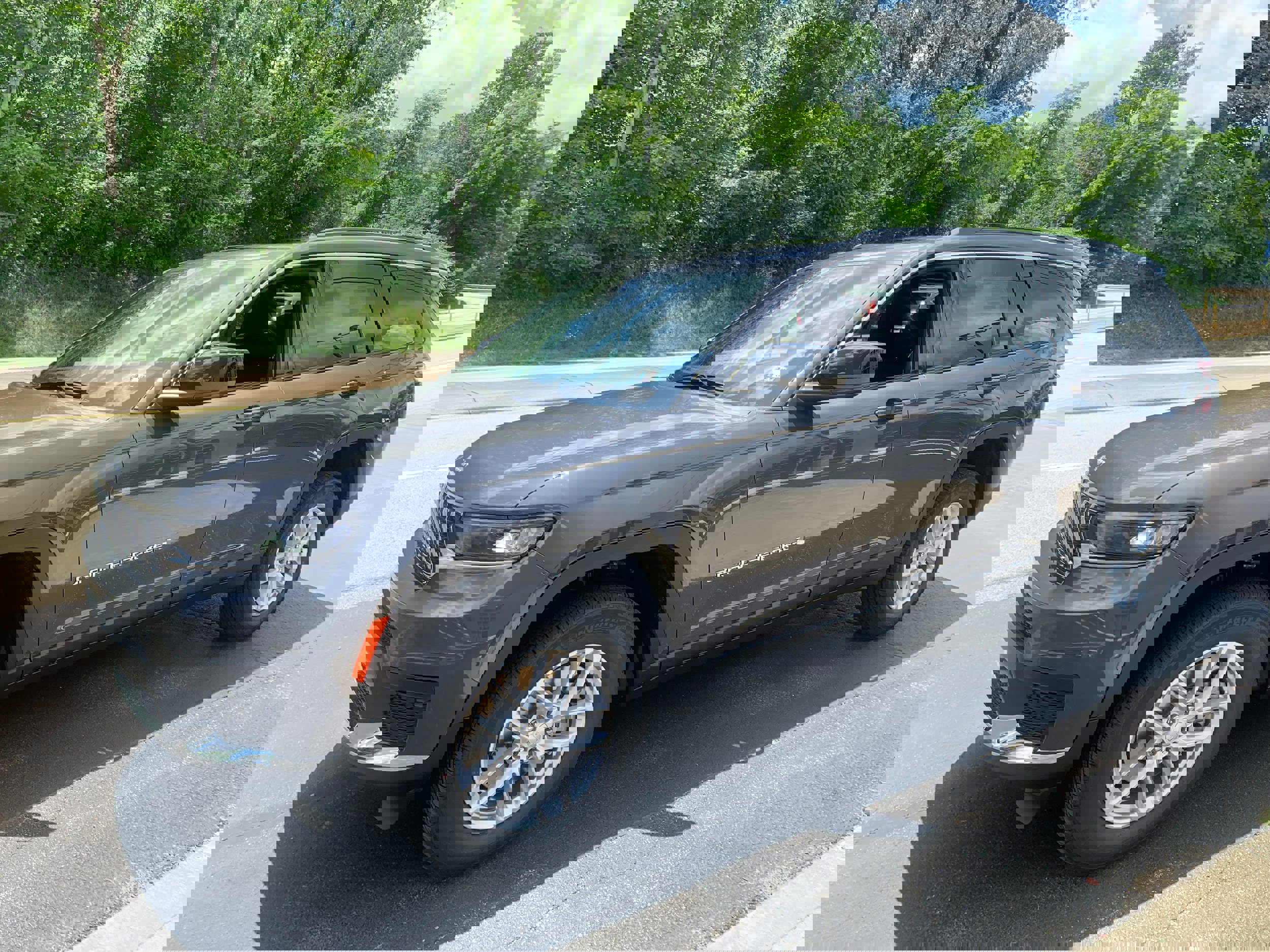 New 2025 Jeep Grand Cherokee L Laredo w/ Luxury Tech Group I image 4