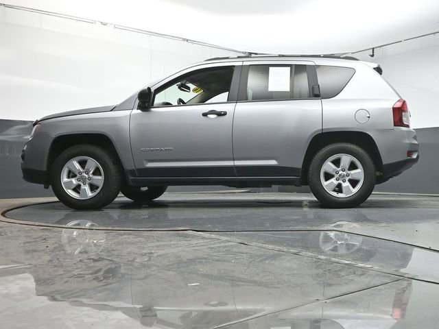 Used 2016 Jeep Compass Sport FWD image 32